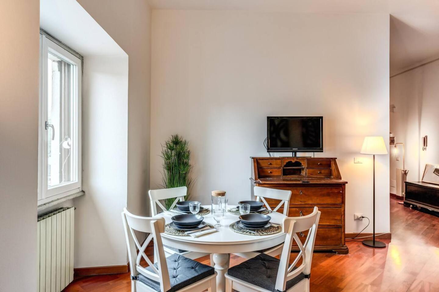Splendid Flat On The Tiber River Roma Exterior foto
