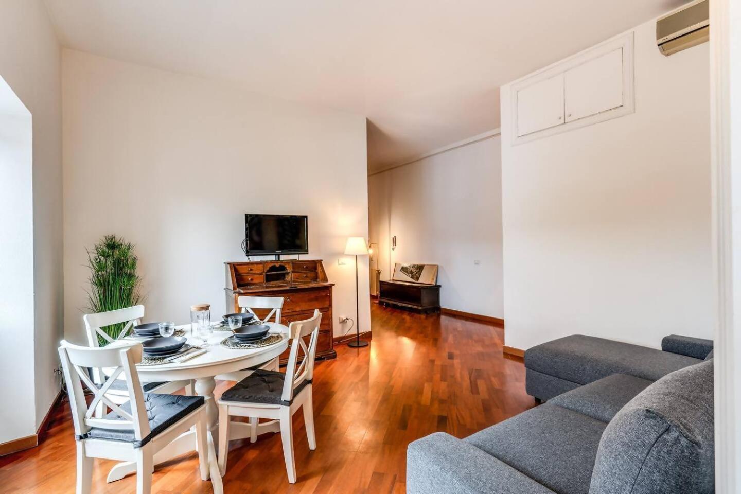 Splendid Flat On The Tiber River Roma Exterior foto